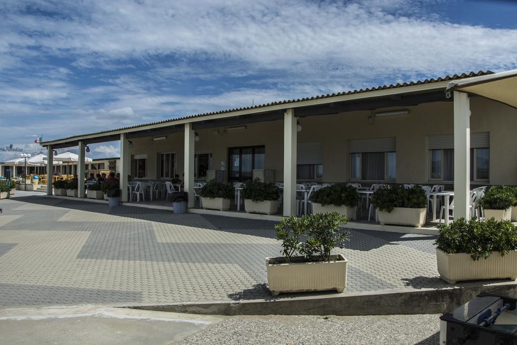 Hotel Riviera Blu Tirrenia Buitenkant foto