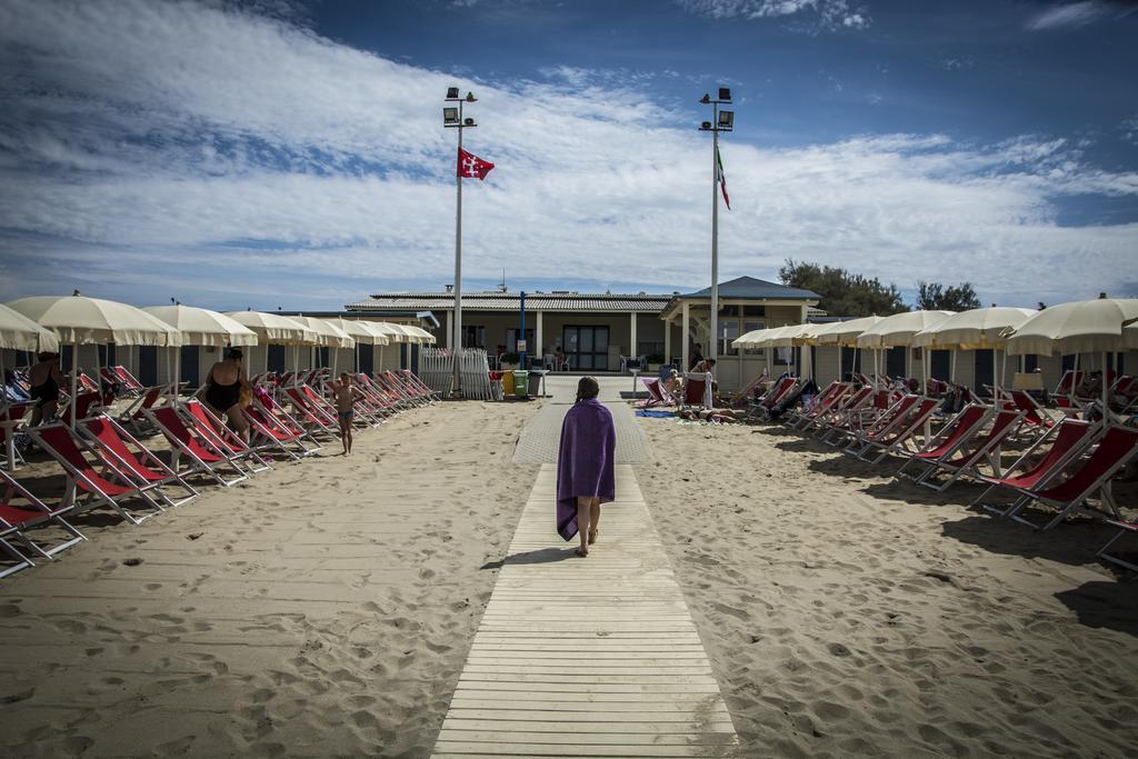 Hotel Riviera Blu Tirrenia Buitenkant foto