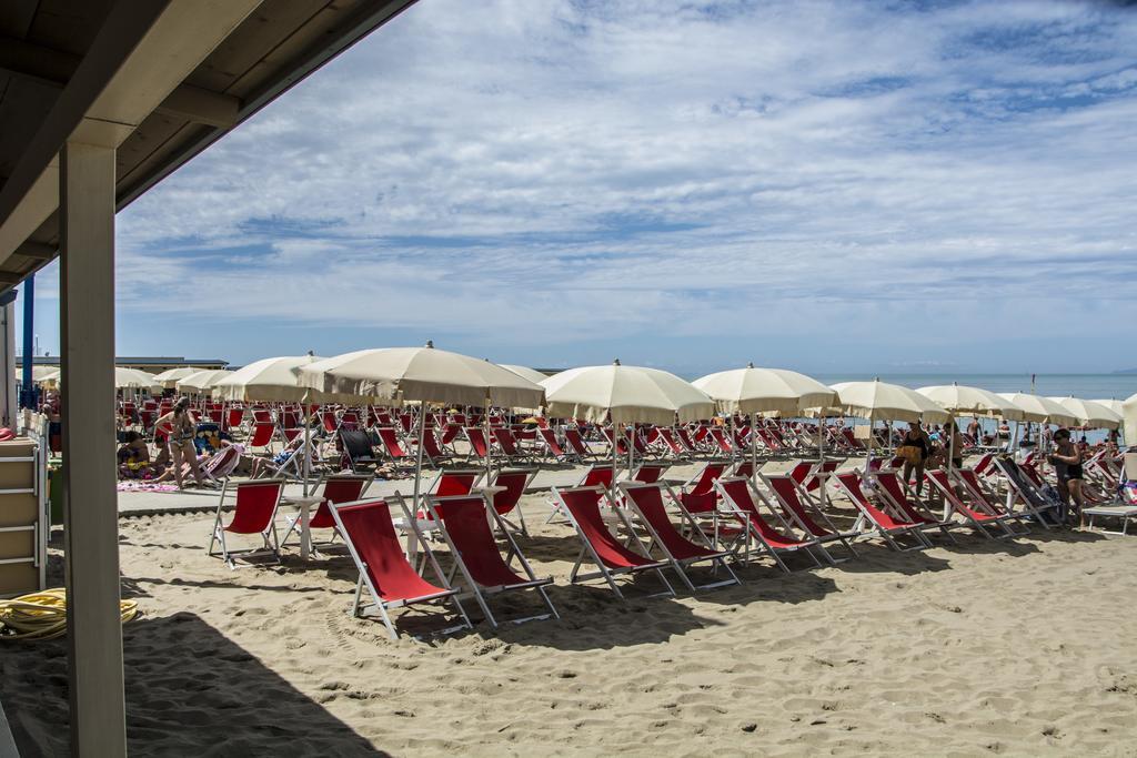 Hotel Riviera Blu Tirrenia Buitenkant foto