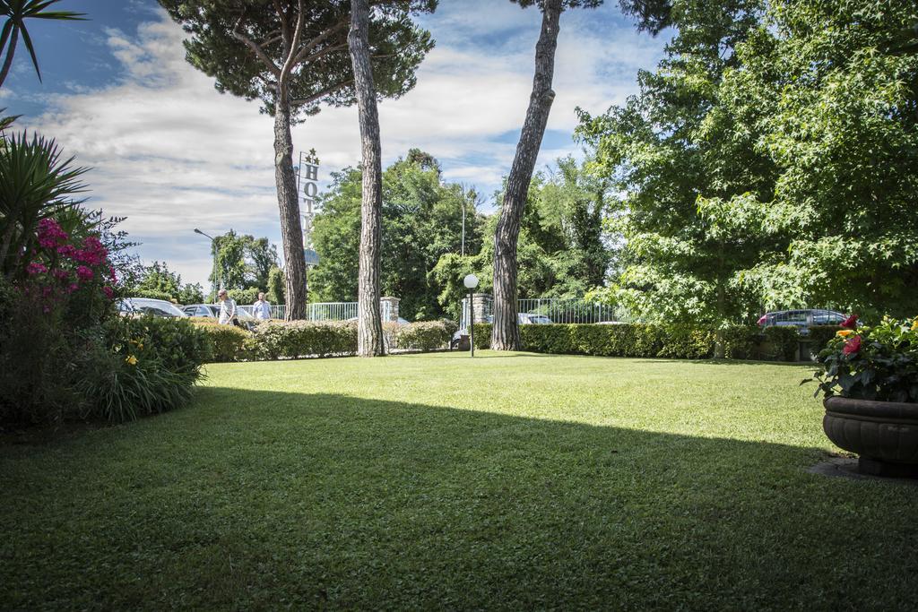Hotel Riviera Blu Tirrenia Buitenkant foto
