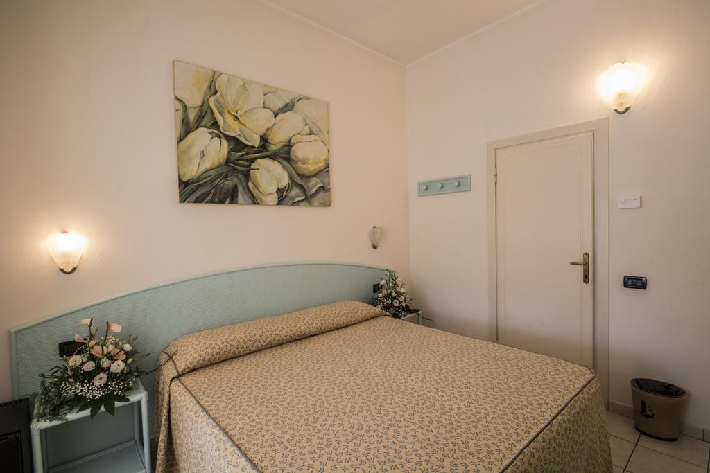 Hotel Riviera Blu Tirrenia Kamer foto