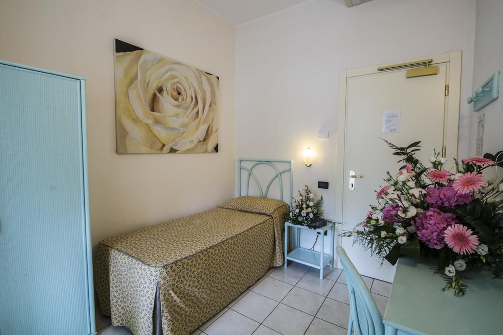Hotel Riviera Blu Tirrenia Kamer foto