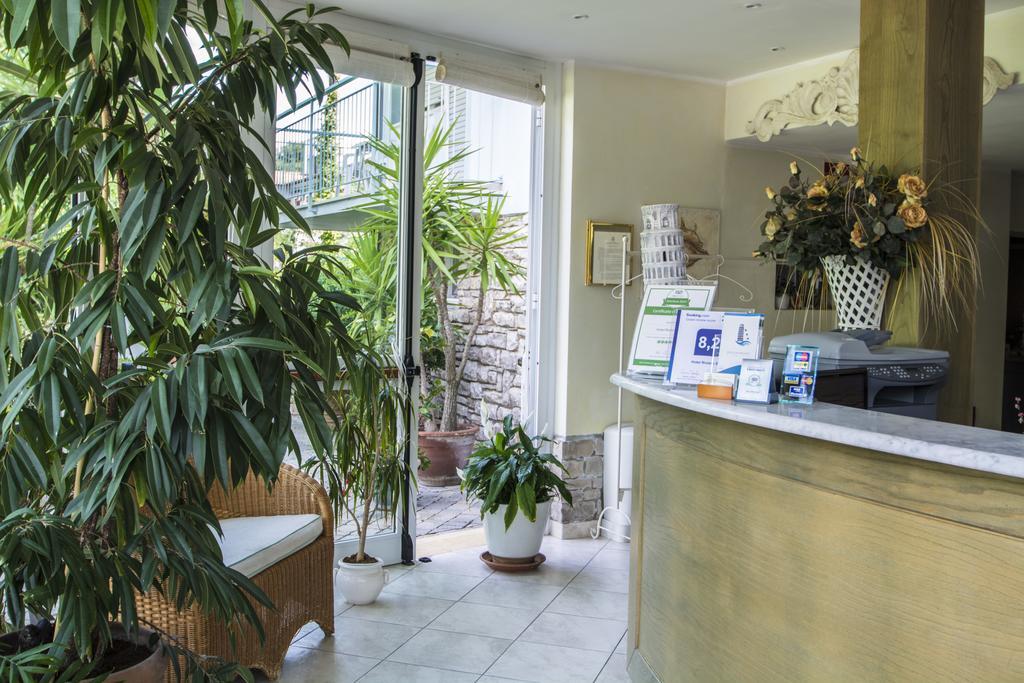Hotel Riviera Blu Tirrenia Buitenkant foto