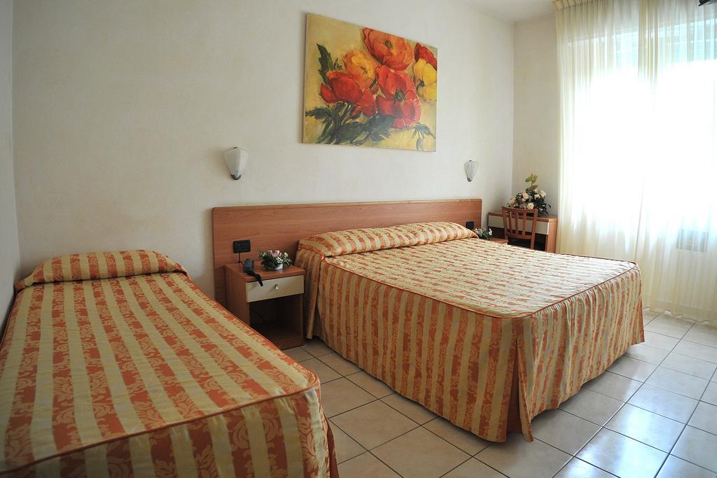Hotel Riviera Blu Tirrenia Buitenkant foto