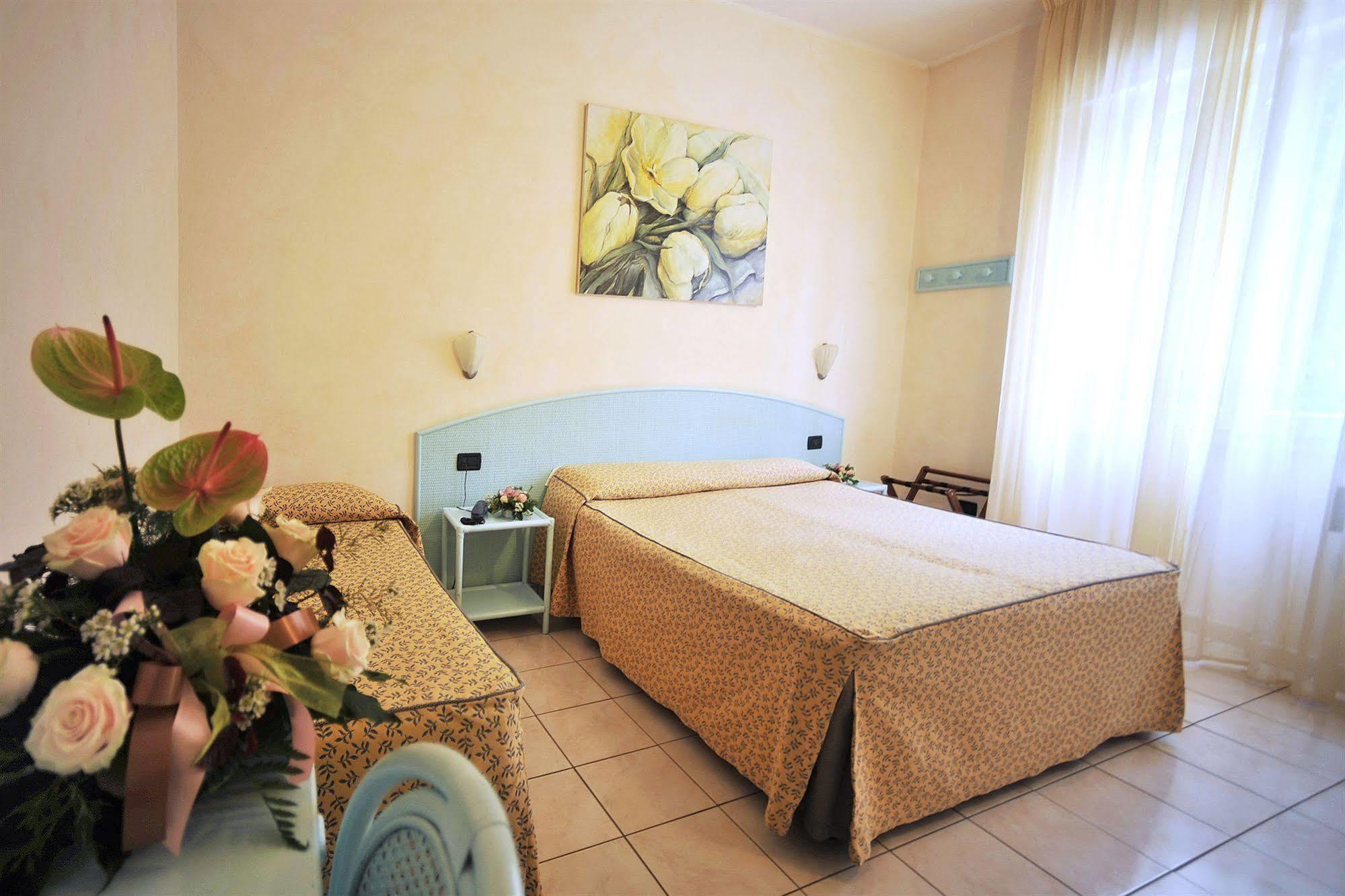Hotel Riviera Blu Tirrenia Buitenkant foto