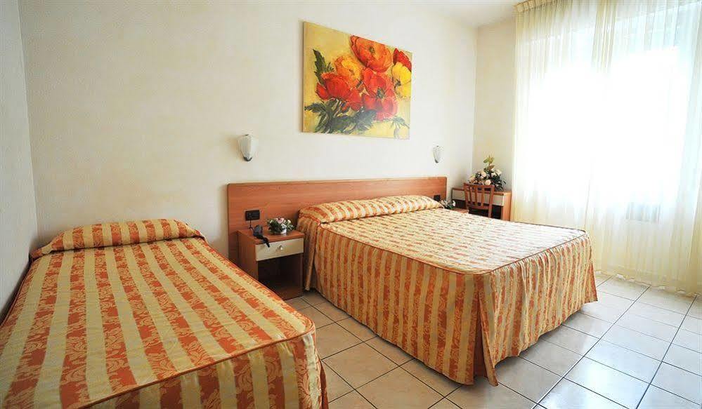 Hotel Riviera Blu Tirrenia Buitenkant foto