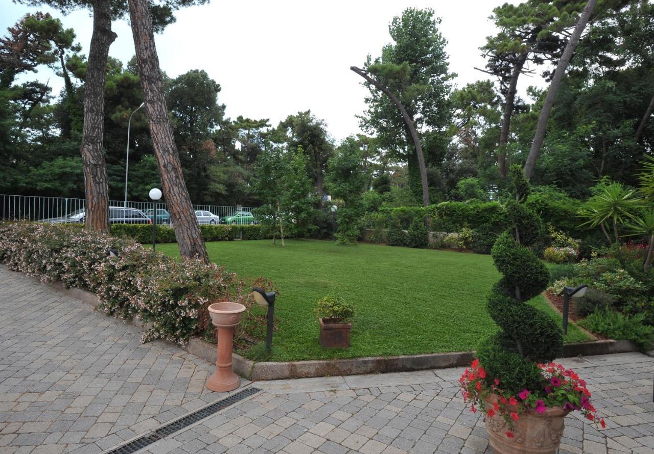 Hotel Riviera Blu Tirrenia Buitenkant foto